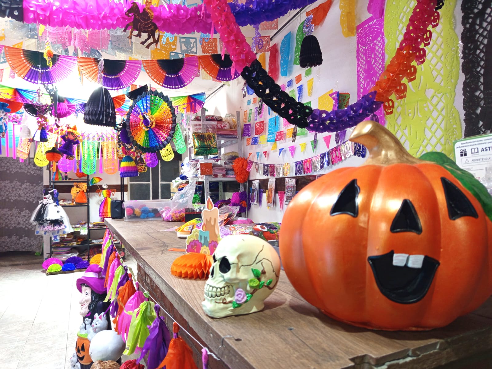 Comerciantes de Chiautempan listos para Día de Muertos